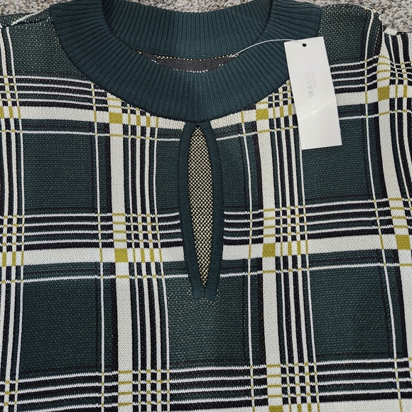 New York & Company Emerald Green Puff Sleeve Midi Fitted Dress w/ KeyHole Front - Picture 2 of 3